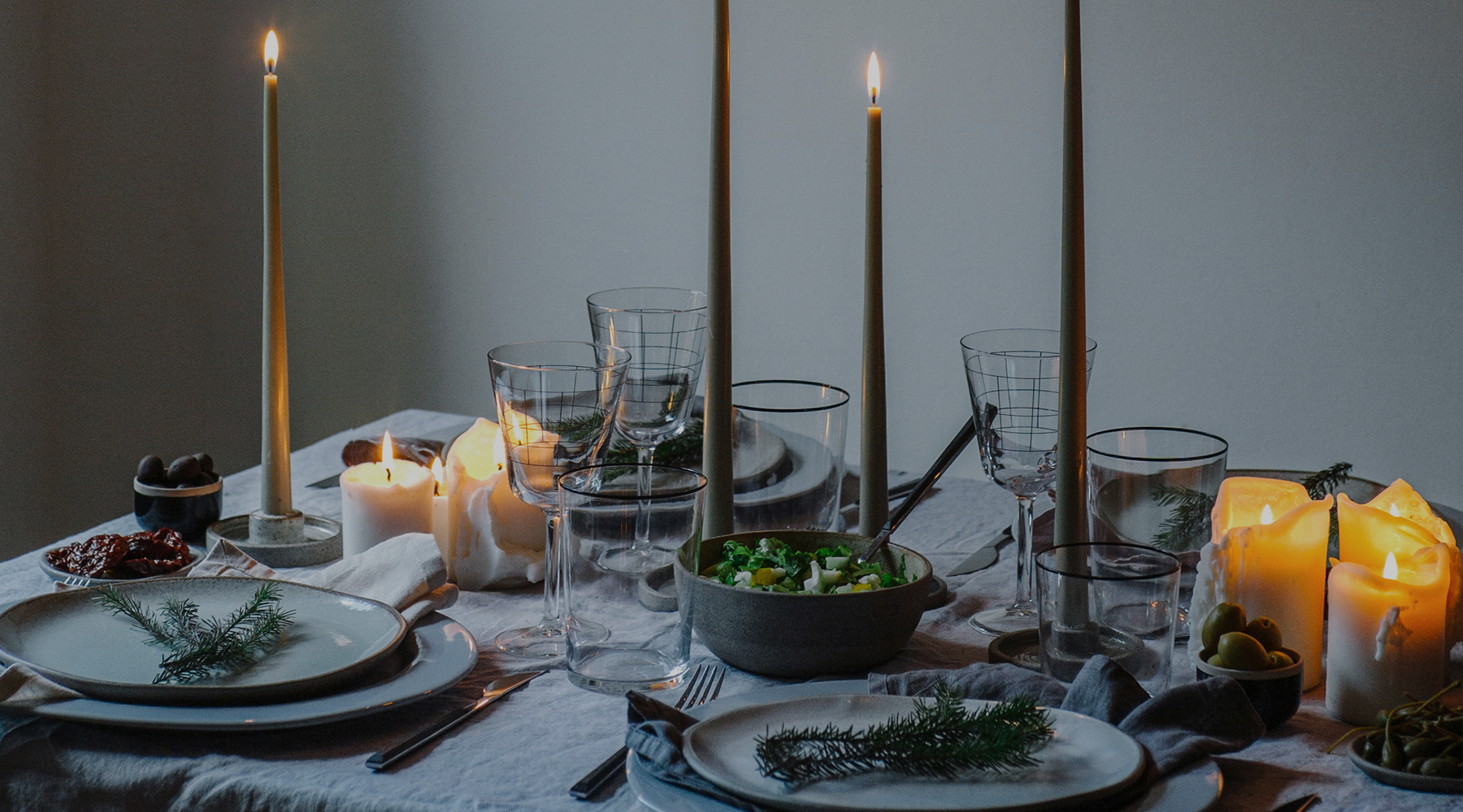 The Perfect Holidays Table Setting