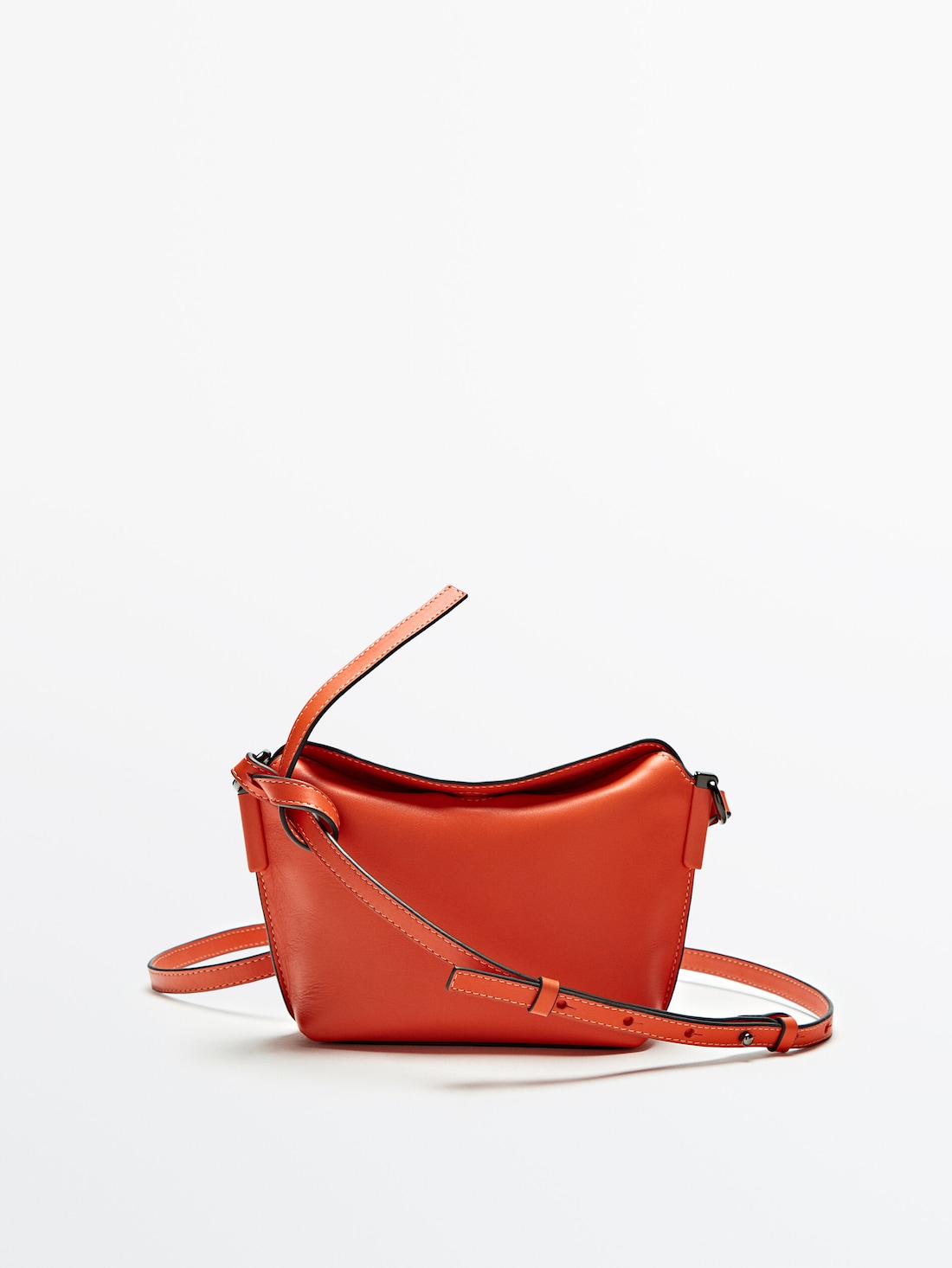 LEATHER CROSSBODY BAG WITH SEAM DETAILS