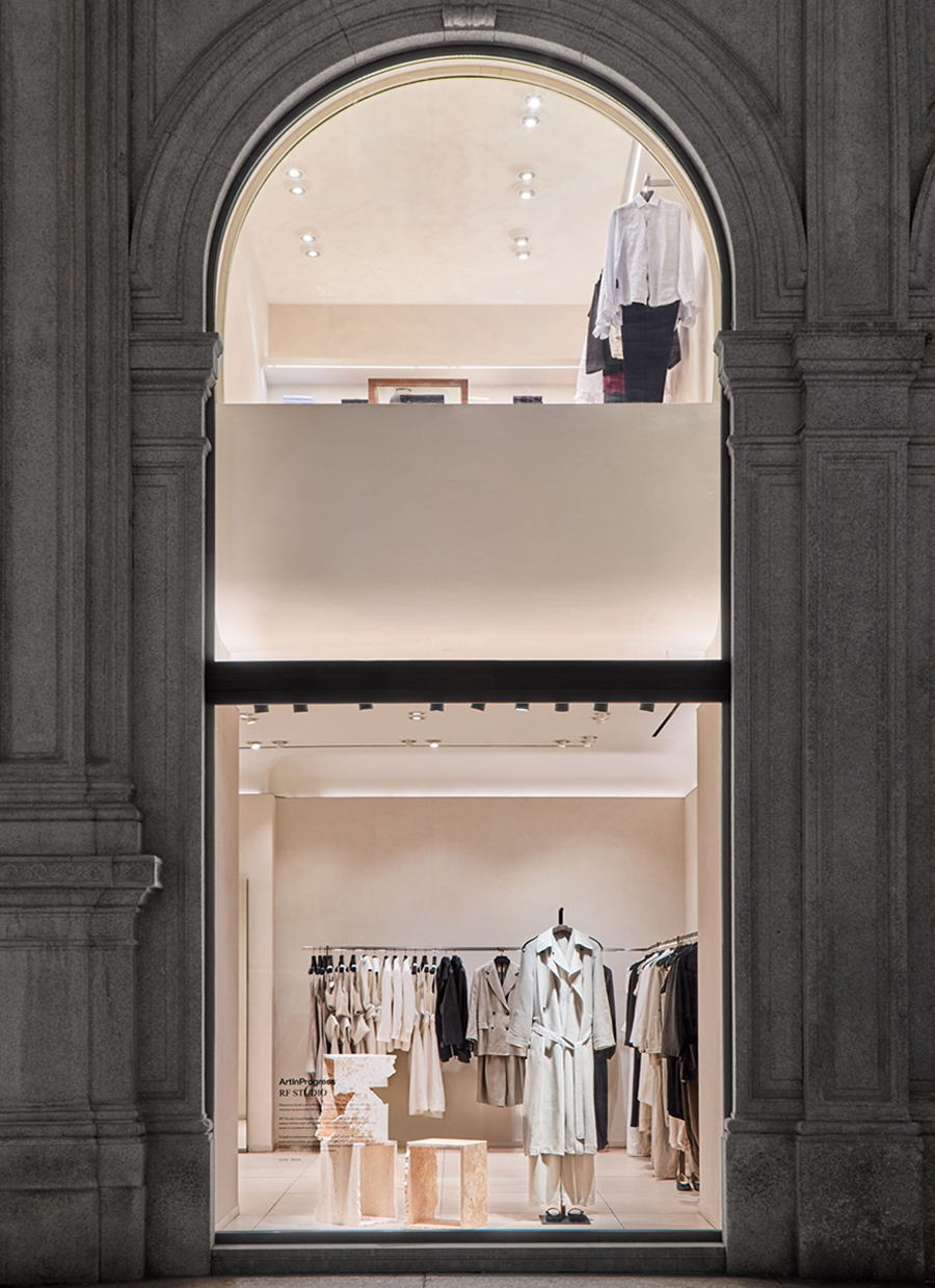 RF Studio tienda Massimo Dutti Galleria Vittorio Emanuele Salone Milán 2026