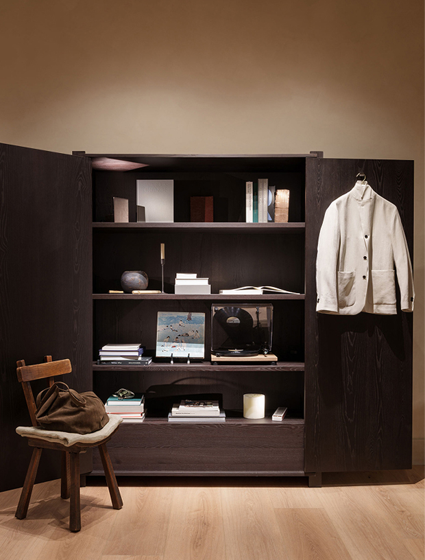 Clothing display area detail, Massimo Dutti Mallorca