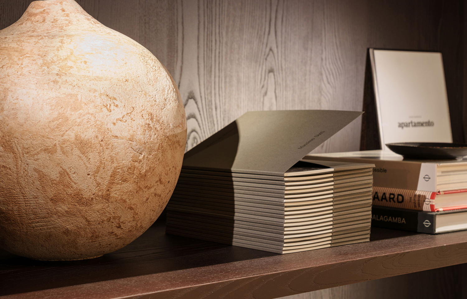 Apartamento editorial detail at Massimo Dutti Mallorca with vase, magazines and books