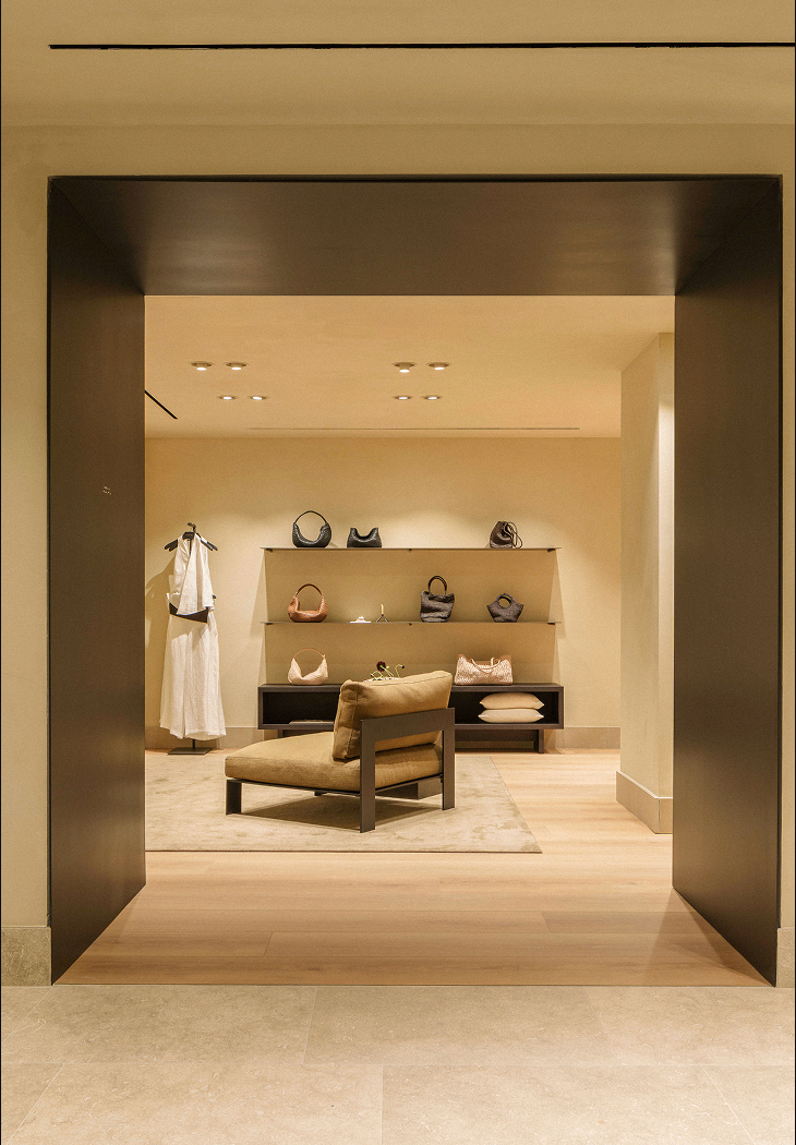 Acceso al lounge — Massimo Dutti Lisboa