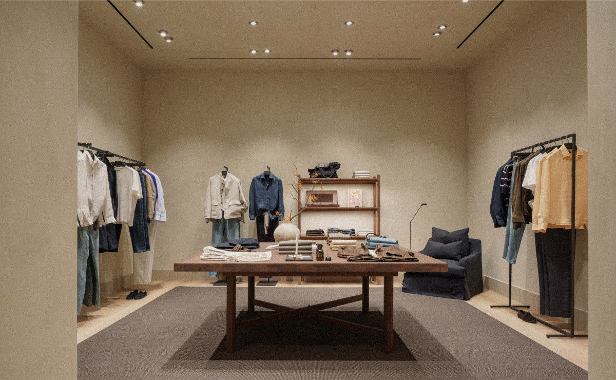 Interior de la tienda de Massimo Dutti en Basilea, colección de hombre — Massimo Dutti Basilea