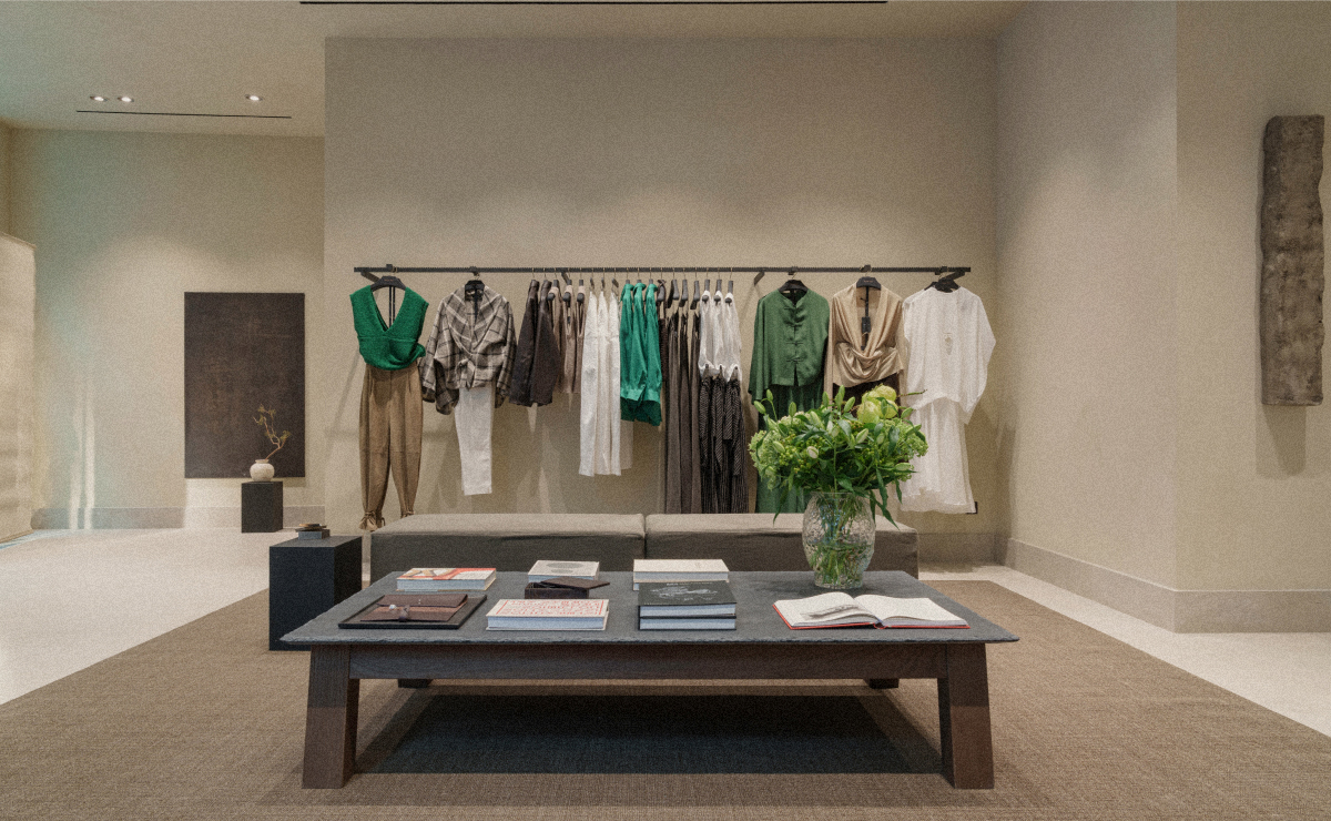 Interior de la tienda de Massimo Dutti en Basilea, colección de mujer — Massimo Dutti Basilea