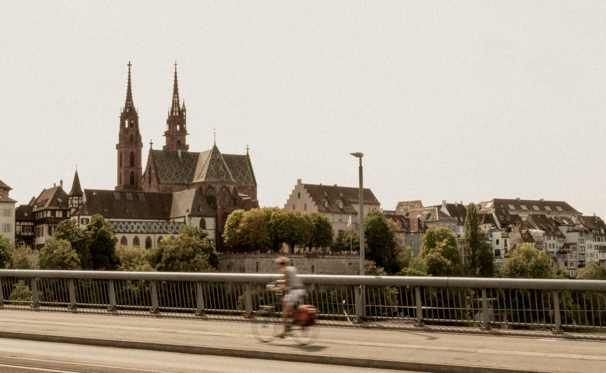 Vista del Münster de Basilea desde el puente sobre el Rin — Massimo Dutti Basilea