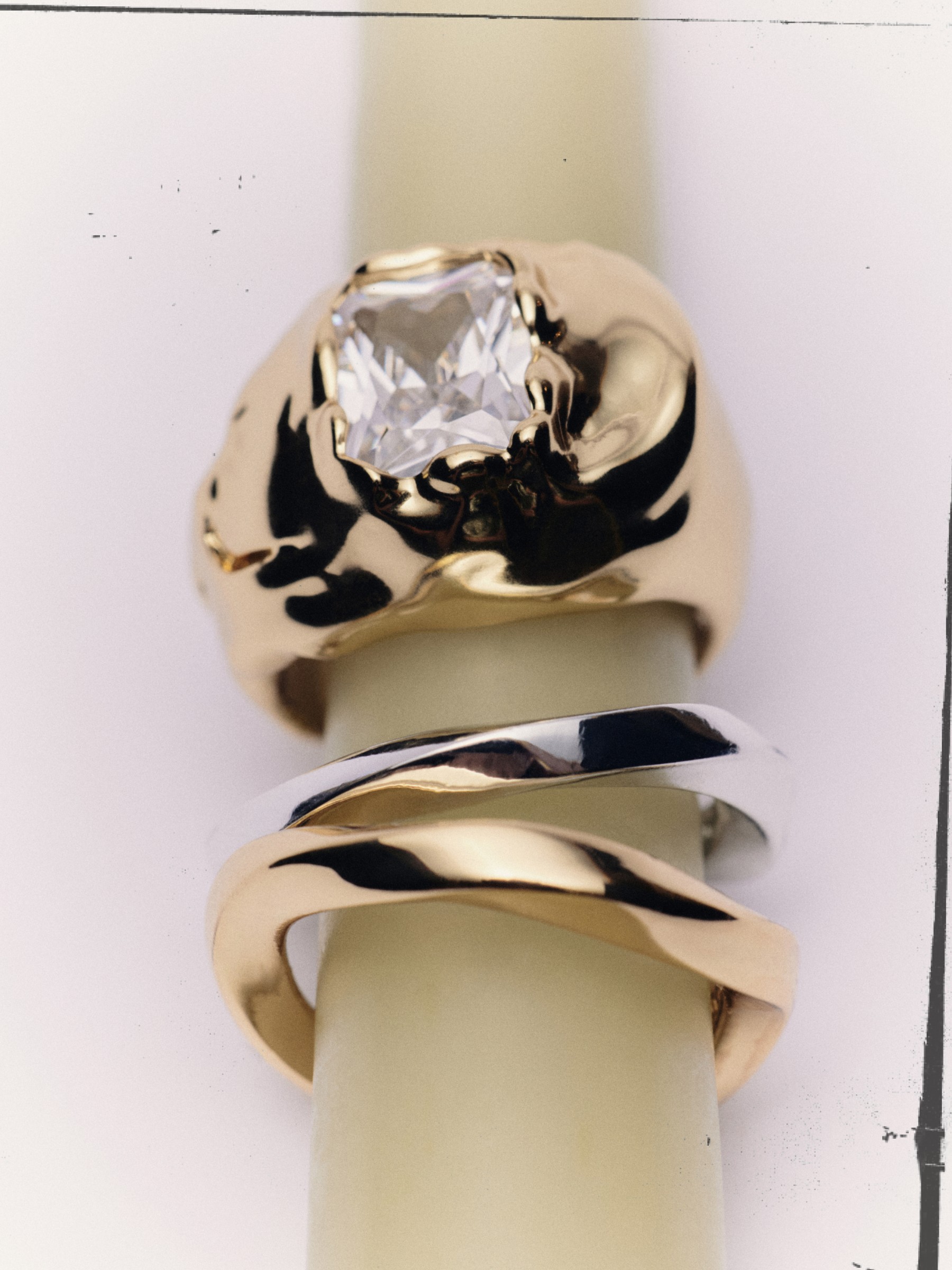 Gold rings with an irregular stone — Massimo Dutti