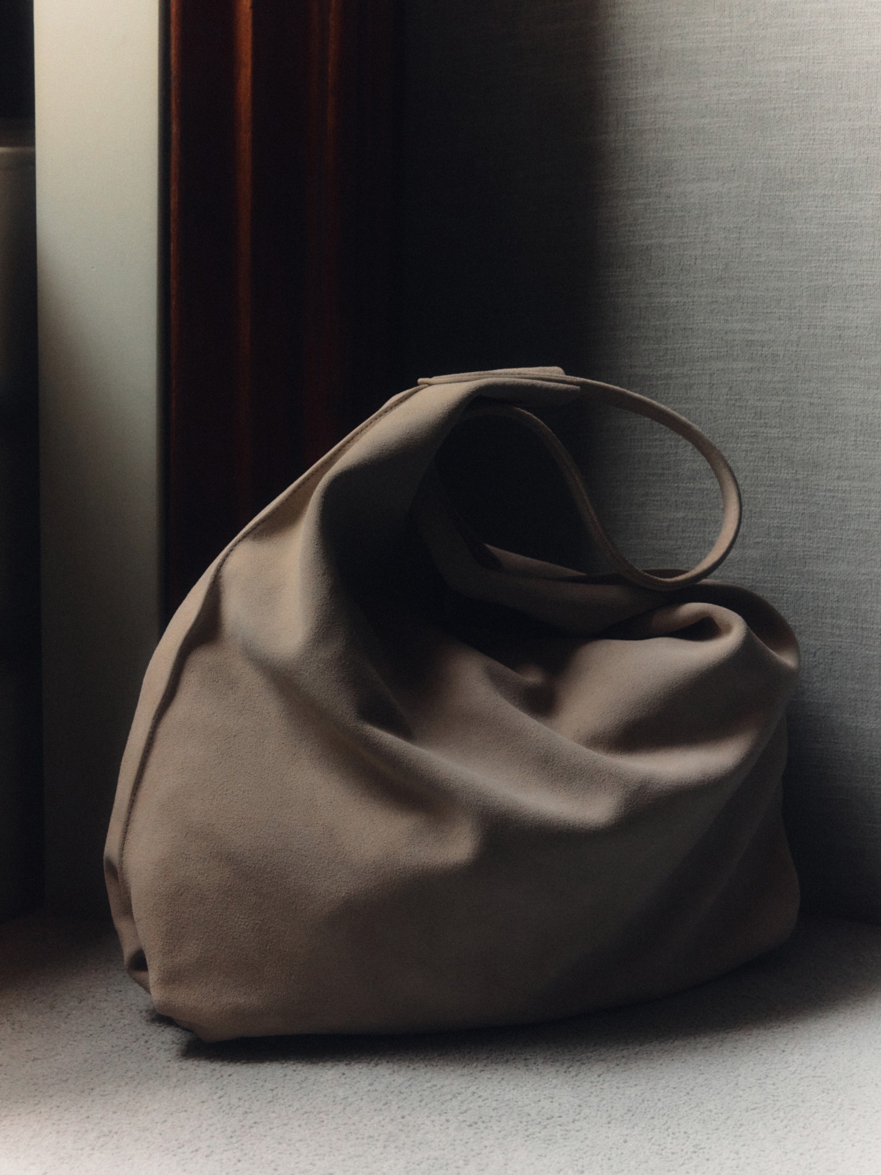 Maxi suede leather shoulder bag — Massimo Dutti