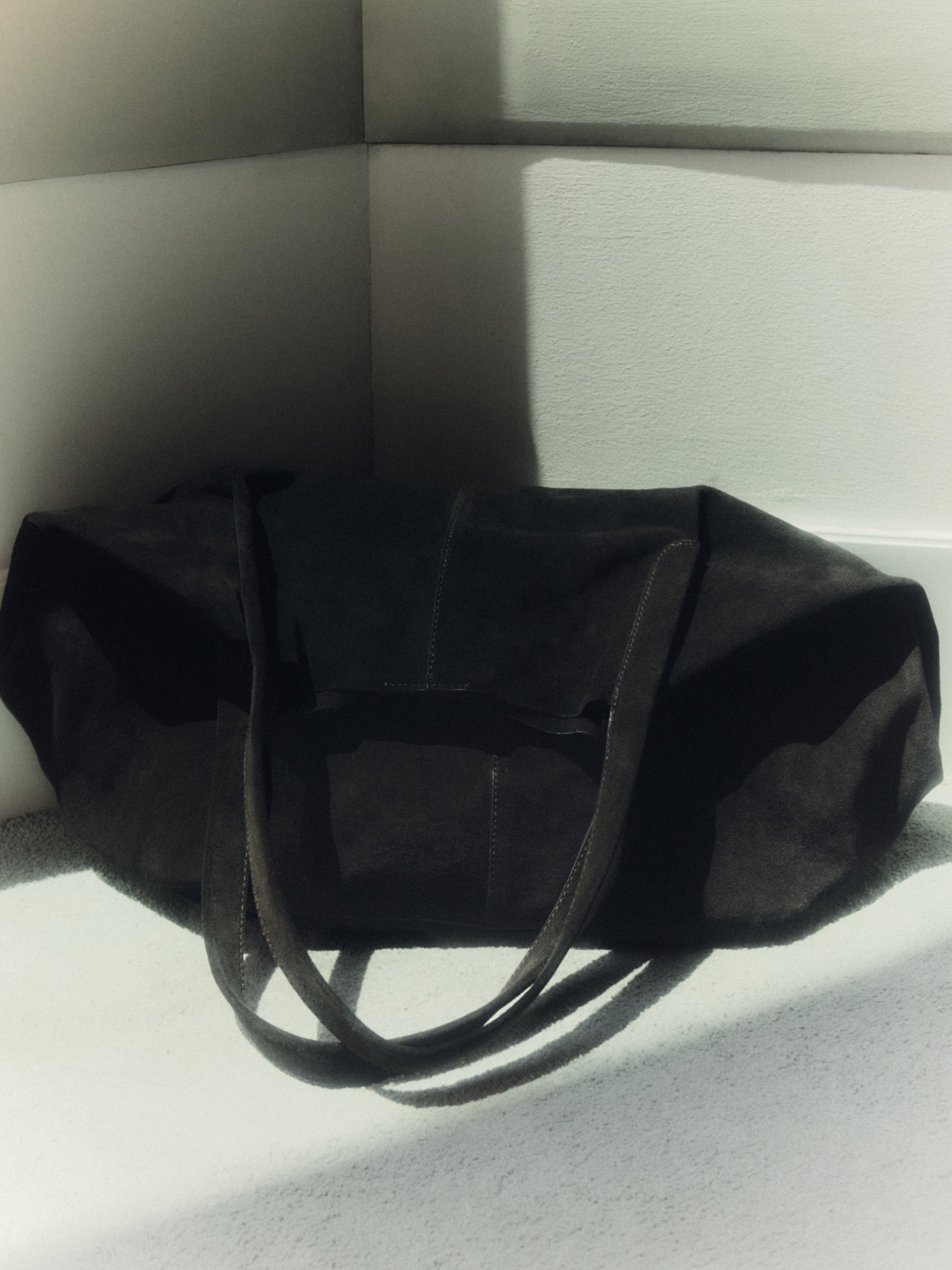 Bolso tote de piel serraje — Massimo Dutti