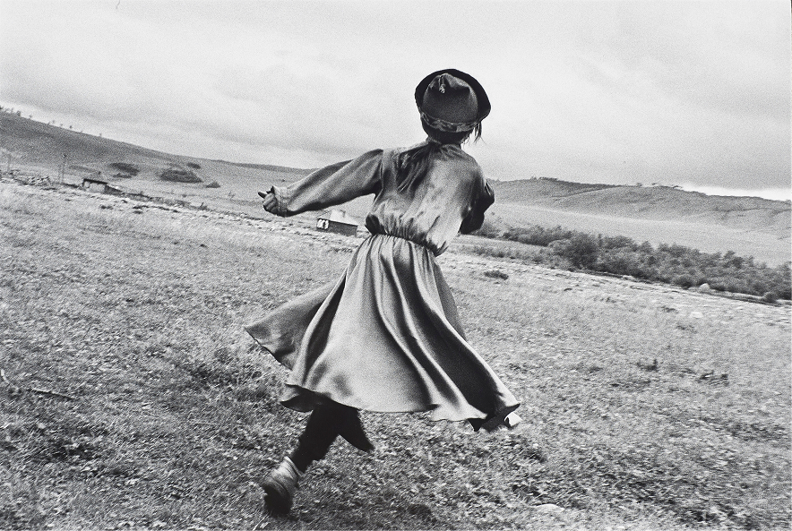 Little Vera by Lake Baikal, Siberia, photograph by Claudine Doury — Massimo Dutti