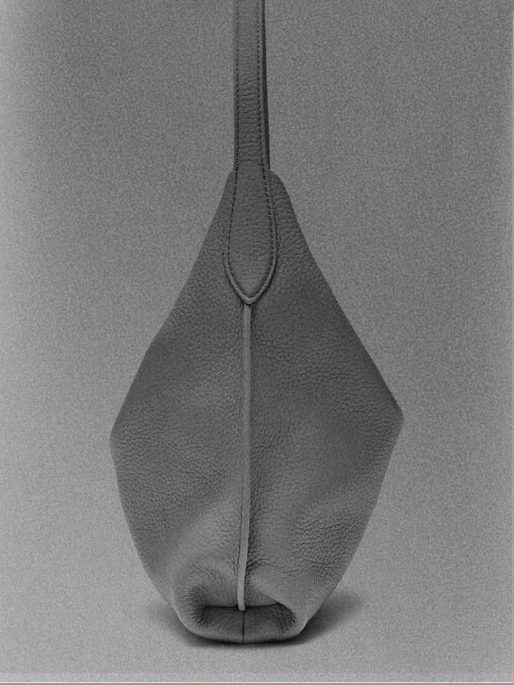 Front view of the Medium Boho bag and its enveloping silhouette — Massimo Dutti