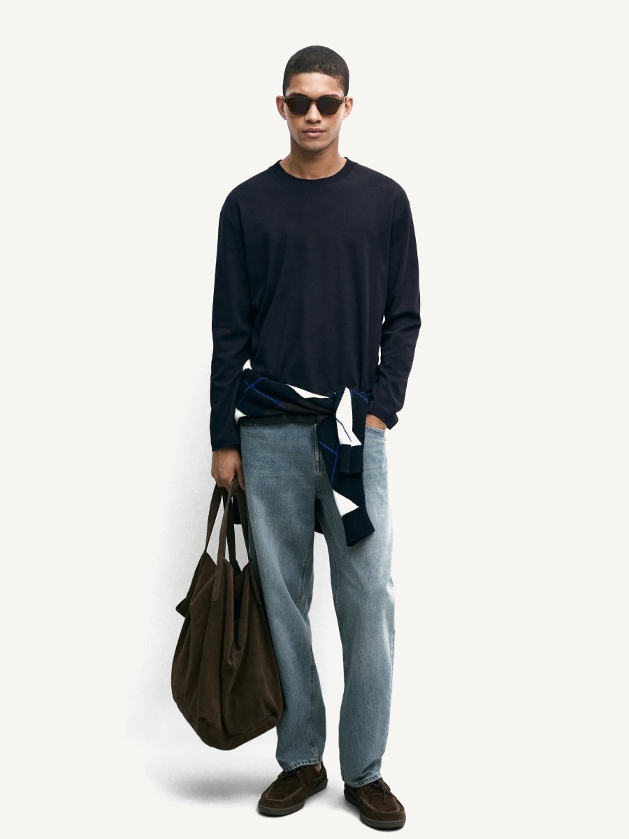 Navy sweater with light-wash jeans and suede leather tote bag — Massimo Dutti Summer Days