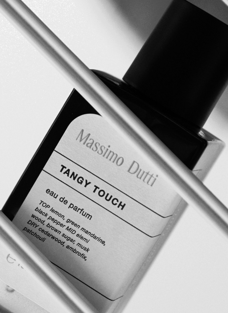 Massimo Dutti Tangy Touch bottle in black and white, label detail — Massimo Dutti