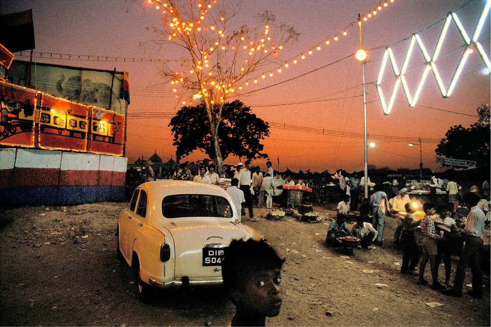 Street in Old Delhi at dusk, photograph by Harry Gruyaert — Massimo Dutti