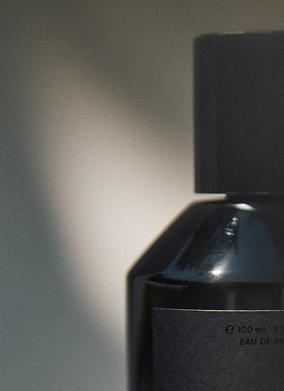 White Evening bottle under a beam of light — Massimo Dutti