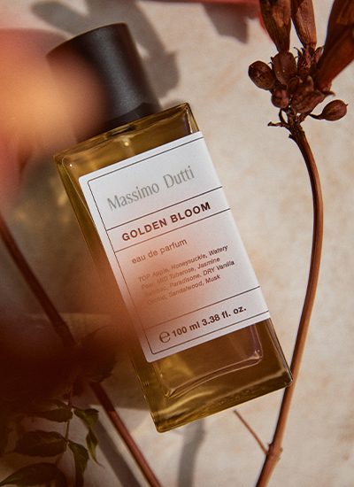 Golden Bloom eau de parfum bottle with a dried flower — Massimo Dutti