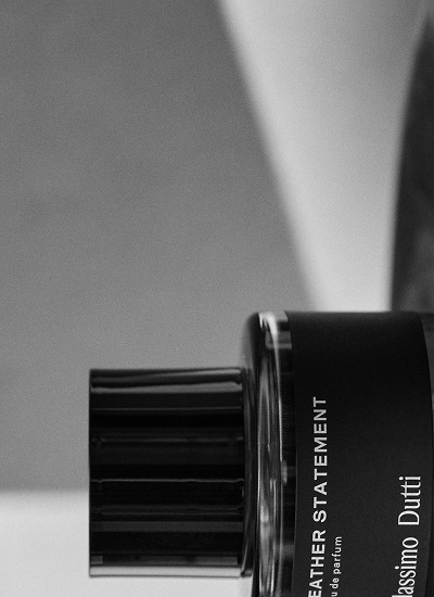 Detail of the Leather Statement bottle lying down — Massimo Dutti