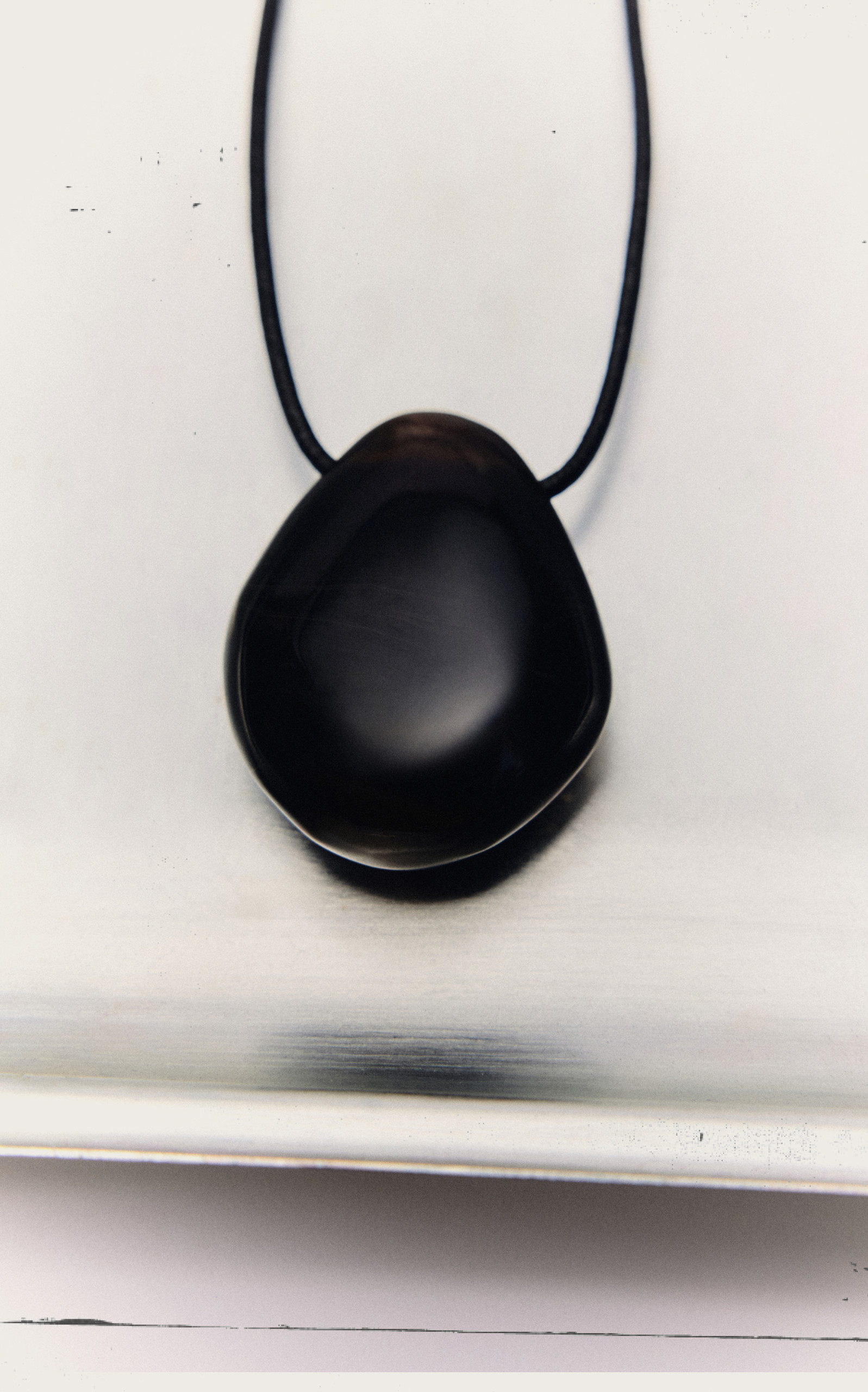 Black gem pendant on a cord — Massimo Dutti