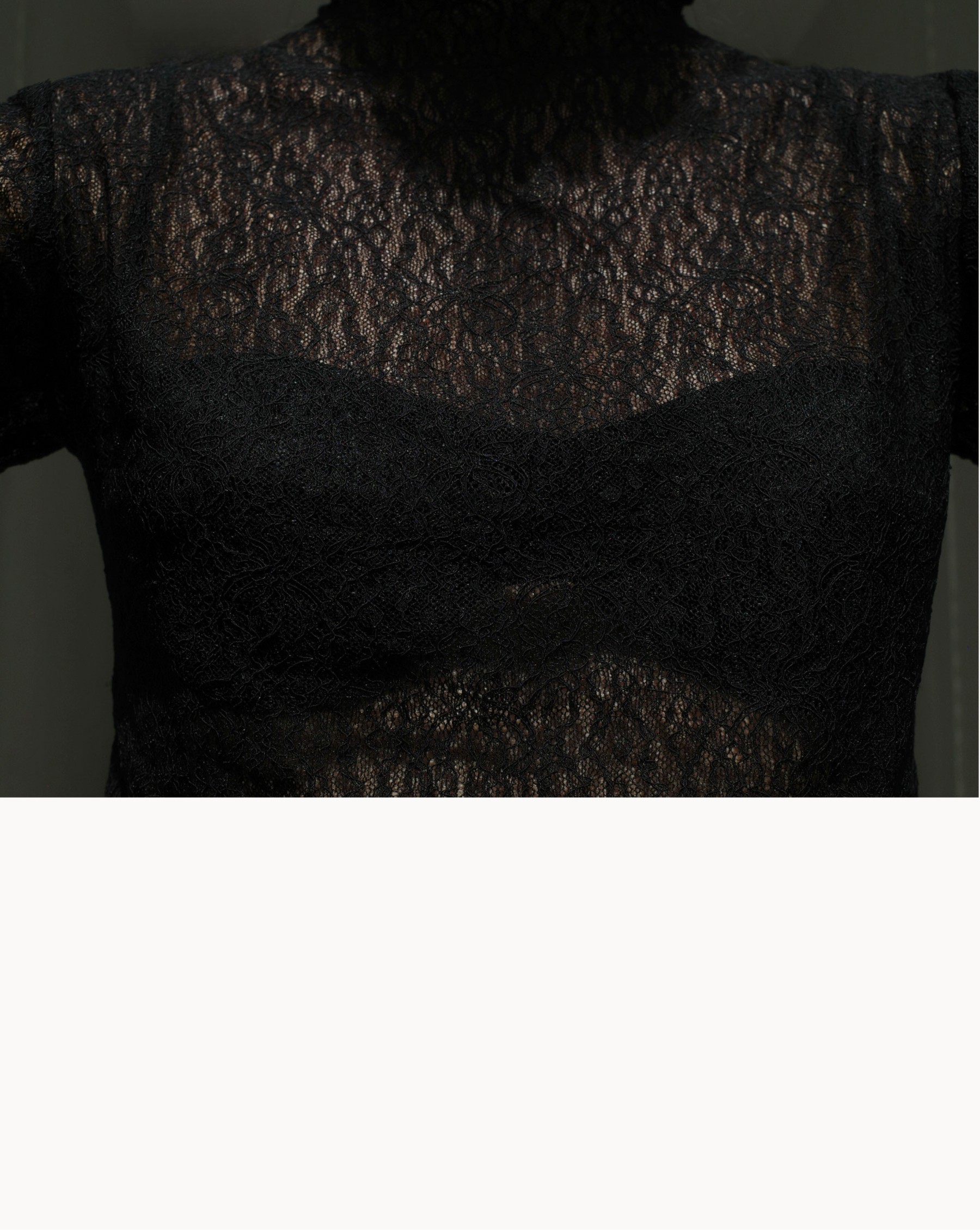 Detail of the T-shirt’s semi-sheer lace — Massimo Dutti