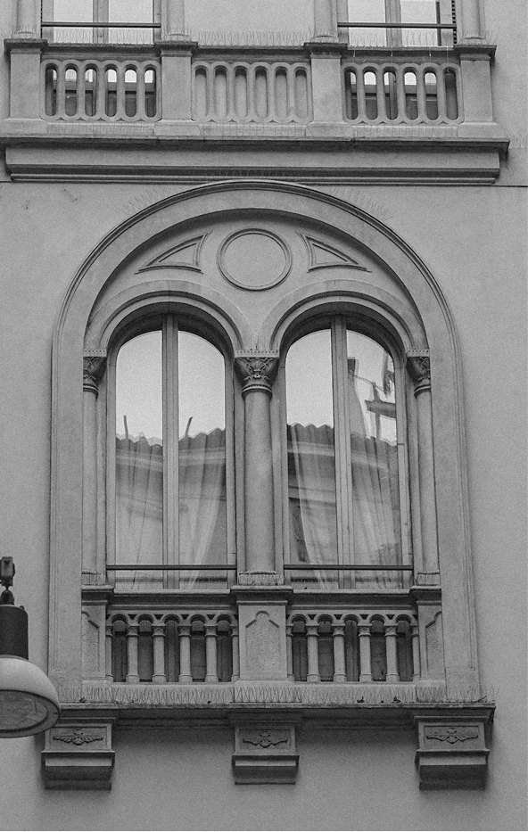 Ornate window of a palazzo in Brera, in black and white — Massimo Dutti Milan Fashion Week