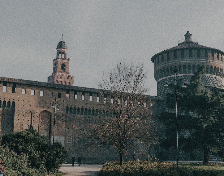 Walls and round tower of the Castello Sforzesco — Massimo Dutti Milan Fashion Week