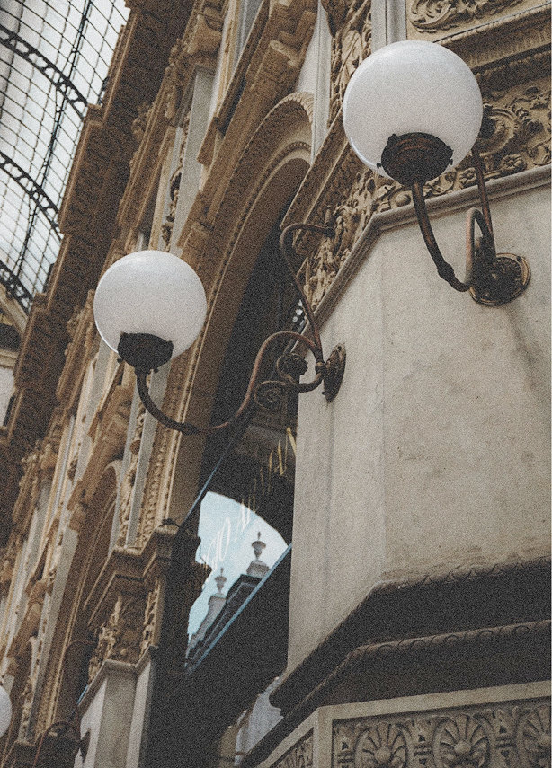 Lamps and ornaments of the Galleria Vittorio Emanuele II — Massimo Dutti Milan Fashion Week