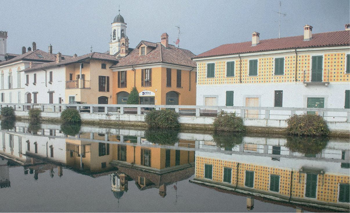 Colourful houses reflected in the water of a naviglio — Massimo Dutti Milan Fashion Week