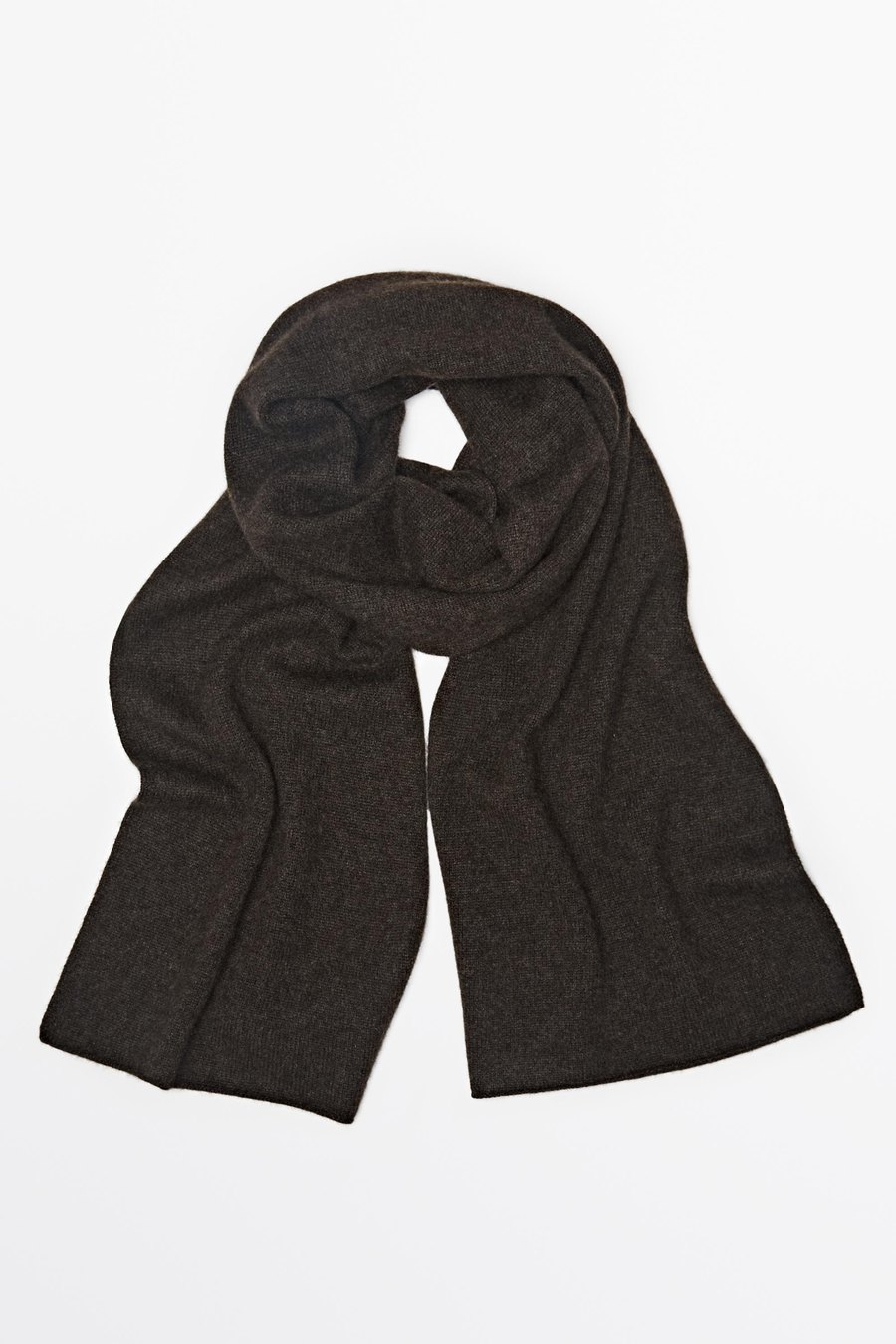 100% cashmere plain-knit scarf — Massimo Dutti Milan Fashion Week