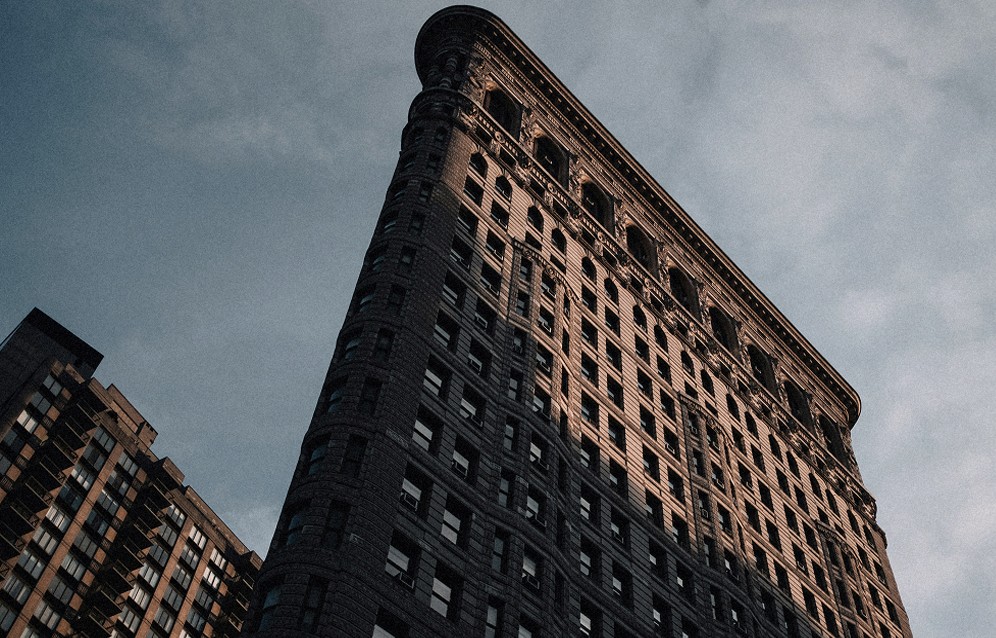 Low-angle detail of the Flatiron Building’s façade — Massimo Dutti NY Fashion Week