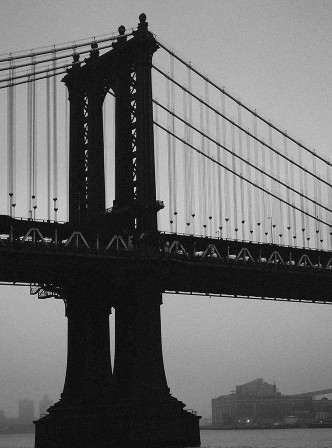 The Manhattan Bridge in black and white — Massimo Dutti NY Fashion Week