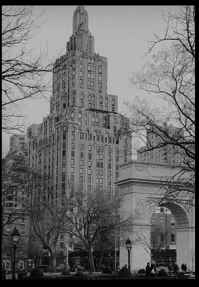 Washington Square Park with the arch and the tower behind — Massimo Dutti NY Fashion Week