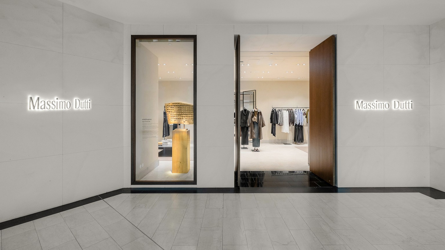 Entrance of the Westfield Arkadia store with Igor Polasiak’s artwork in the window — Massimo Dutti Warsaw