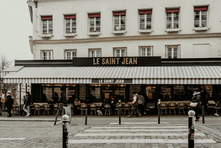 Terrace and awning of the café Le Saint Jean in Paris — Massimo Dutti Paris Fashion Week