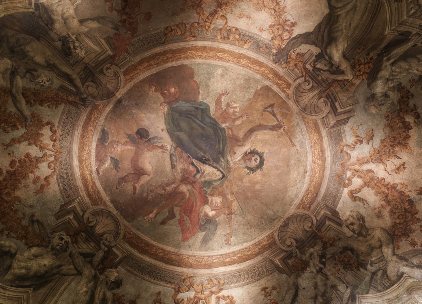 Central medallion of the ceiling frescoes at Palazzo Ruspoli — Massimo Dutti Rome