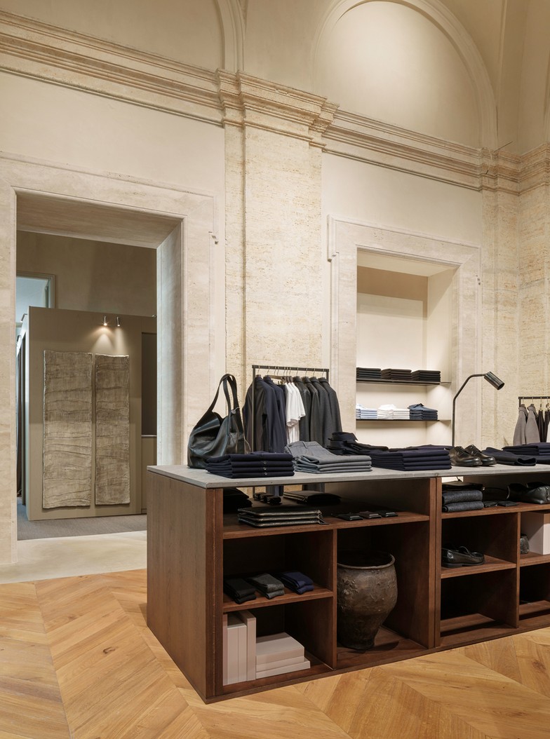 Wooden counter with bags, garments and menswear accessory shelving — Massimo Dutti Rome